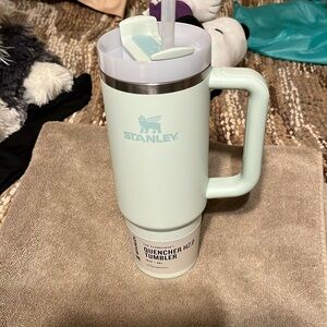 Stanley Quencher H2.0 30oz mint color tumbler with white lid & clear white straw